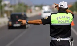 İzmir trafiğinde cep telefonu ihlali patladı!