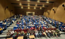 Turgutlu'da minik tiyatroseverlerden 'Ters Yüz' Oyununa büyük ilgi