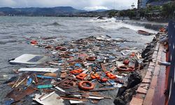 Fırtına ve yağış İzmir'i kilitledi!
