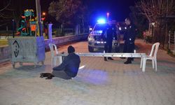 Kedisi ezilen mahalle sakini yolu kapattı