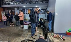 Kısa sürede yağan yoğun yağış Bornova'yı vurdu