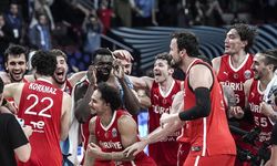 12 Dev Adam zirvede kaldı: FIBA'dan övgü