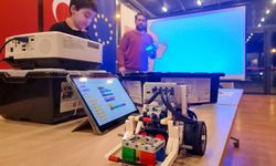 Başkan Yetişkin geleceğin teknolojisini gençlerle buluşturuyor