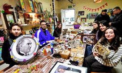 Bornova'da gençler atıkları sanata dönüştürdü