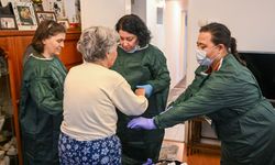 Bornova'da yaşlı ve engelliler evlerinde yalnız değil