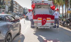 Kuşadası sokaklarında sevgi rüzgarı