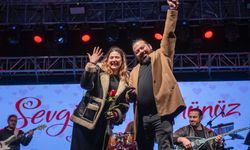 Kuşadası'ndaki konserde evlenme teklifi heyecanı