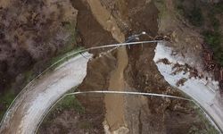 Ödemiş-Turgutlu yolu ikiye böldü!