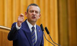 Özgür Özel grup kürsüsünde Mesut Özarslan mesajlarını okudu