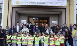 'Sanat İyileştirir' Resim sergisi Açıldı: Çocukların renkleri Feyyaz Alperen'e umut oldu