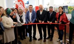 Başkan Anıl Yetişkin Efeler'in sanat sergisini açtı