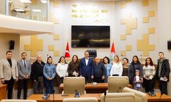 Başkan Yiğit,yeni evlenen çiftlere destek kartlarını teslim etti