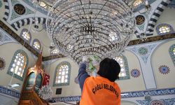 Çiğli'de bayram öncesi cami ve mezarlıklarda kapsamlı temizlik