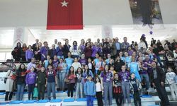 Turgutlu'da sahadan ve tribünlerden tek ses yükseldi: 'Kadına şiddete hayır'