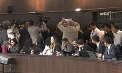 Basın locasında slogan gerilimi