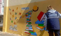 Efeler'in parkları renkleniyor