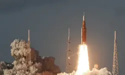 NASA'dan tarihi adım: 54 yıl sonra insanlı ay görevi başladı