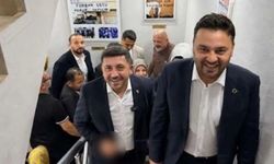 AKP'de 'el hareketi' fotoğrafı tartışması