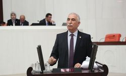 Kadim Durmaz protesto edildi, Özel aracına aldı