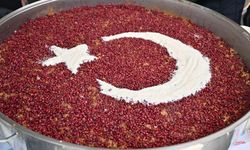 Büyükşehir'den Alaybey ve Laleli Pazarlarında Aşure İkramı