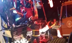 Gaziantep'te otobüs TIR'a çarptı: 2 ölü, 22 yaralı