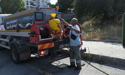 Kuşadası'nda temizlik mesaisi sürüyor