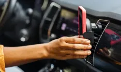 Telefonunuz araçta neden aşırı ısınıyor?