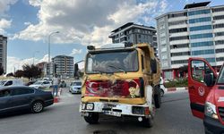 Uşak'ta itfaiye aracı ile kamyon çarpıştı