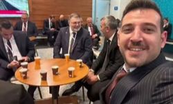 Geciken toplantıyı beklerken görüntülendi