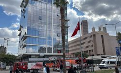 İzmir'de çatıya çıkan kadından intih*r girişimi