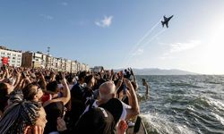 İzmir'de havada karada kurtuluş coşkusu
