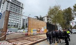 Kadıköy'de inşaat kaplaması yayaların üzerine devrildi