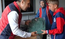 Kütahya'da köy okulundaki öğrencilere kırtasiye desteği