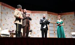 Balıkesir Şehir Tiyatrosu'na tam not