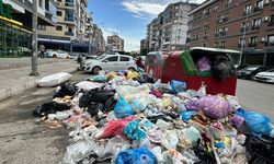 Gündemde siyasi parti transferi tartışmaları, yerde çöp dağları