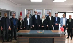 Karşıyaka'da 5 CHP'li meclis üyesi YENİ Parti'ye katıldı