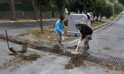 Kuşadası'nda fırtına sonrası ekipler sahada