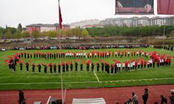Sındırgı'da Cumhuriyet Bayramı coşkusu stadyuma taştı