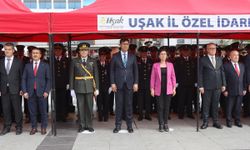 Uşak'ta 29 Ekim kutlamaları çelenk töreniyle başladı
