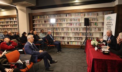 Nilüfer Belediyesi'nde 'Şairin Şiir Evreni' söyleşisi...