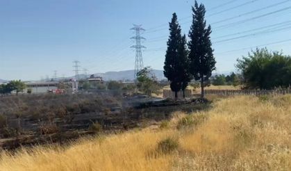 Yangın AVM otoparkına sıçradı, 2 otomobil hasar gördü