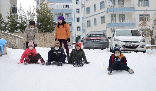 Eğitime kar engeli! İşte okulların tatil edildiği iller