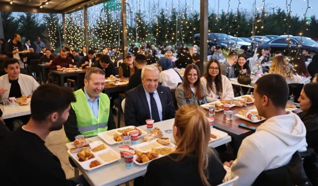 Bursa Nilüfer'de Başkan Özdemir gençlerle buluştu