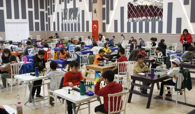 Kuşadası'nda satranç turnuvası heyecanı