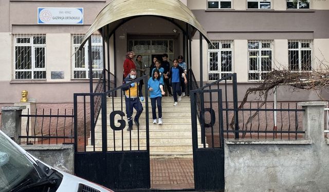 Kermes düzenlediler, 13 öğrenci hastanelik oldu