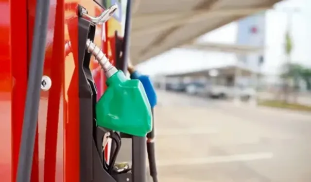 Bu gece benzine 2 TL’den fazla zam geliyor!