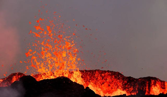 Reykjanes Yarımadası'ndaki yanardağda patlama