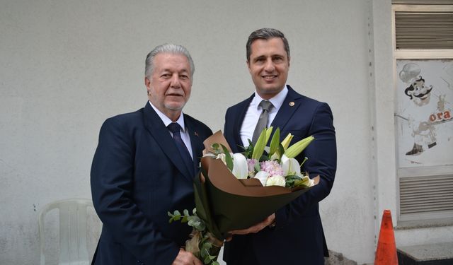 Deniz Yücel'e esnaftan sıcak karşılama
