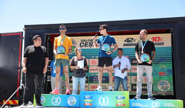  2 bin 606 sporcu Salomon Çeşme Maratonu'nda koştu