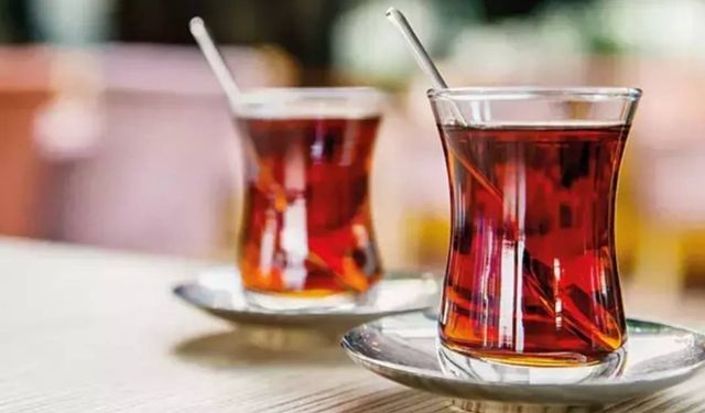 Çayı 1 lira yaptı izdiham yarattı: Duyan koştu